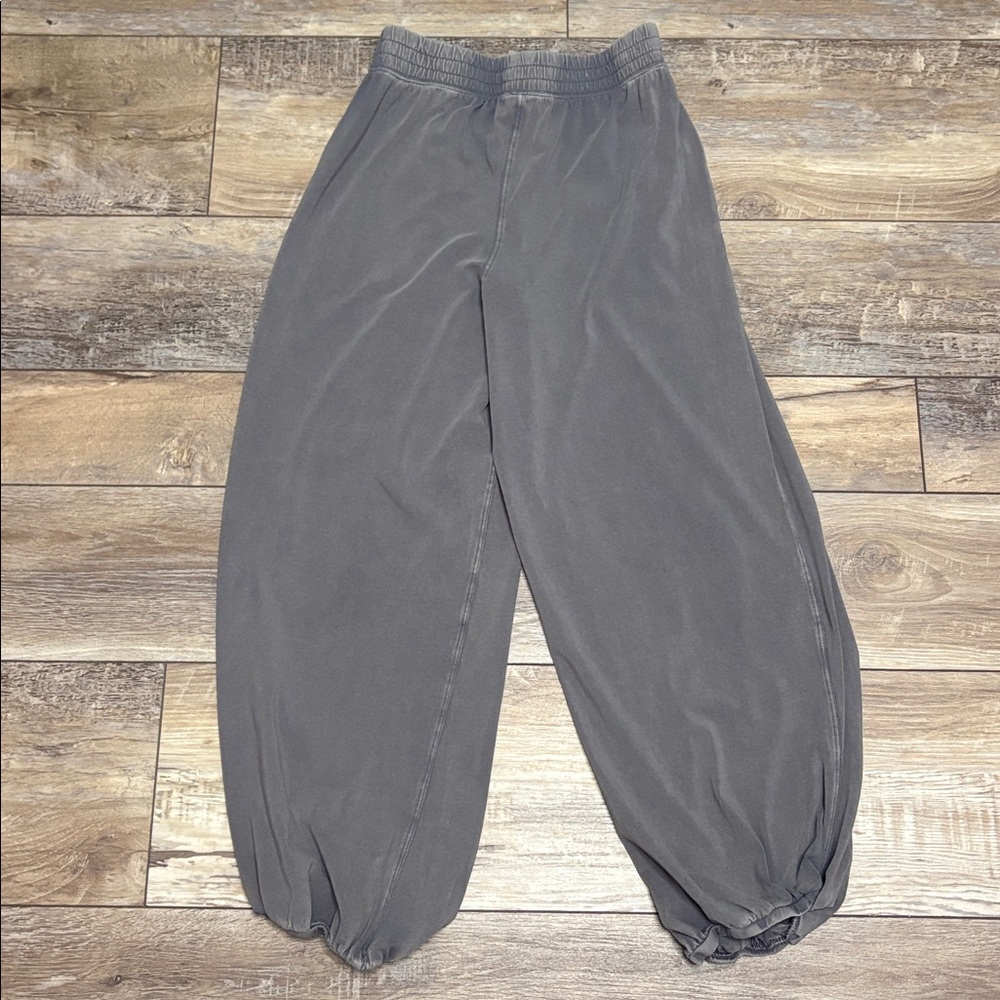 NWT FP Movement Hot Shot Logo Crossover Set Dark Shadow Small - Picture 10 of 10